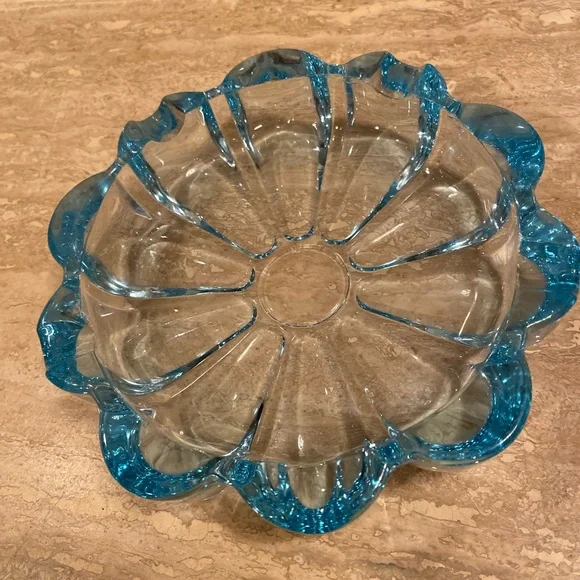 Vintage Indiana glass baby blue nut  candy trinket dish - Picture 2 of 7